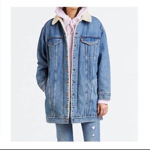 Like New Levis Womens Baggy Sherpa TruckerJacket S